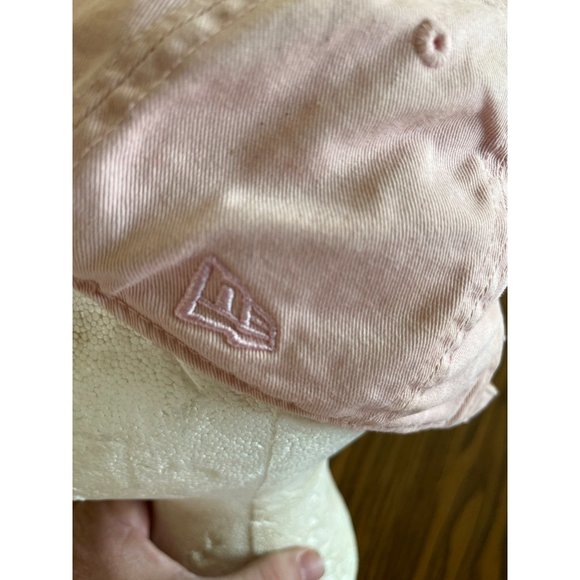 New Era woman’s pink Spring Training 2008 Atlanta Braves adjustable ball cap - Picture 4 of 5